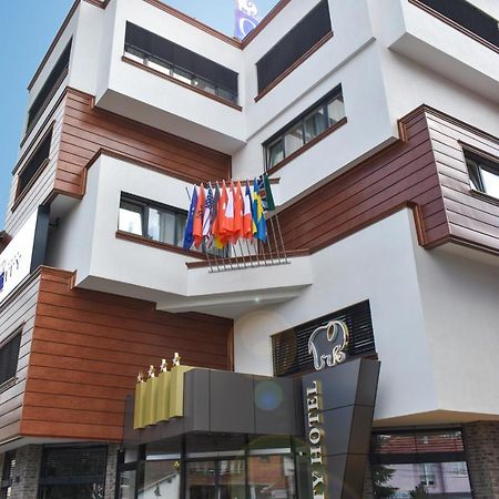 City Hotel Призрен Экстерьер фото