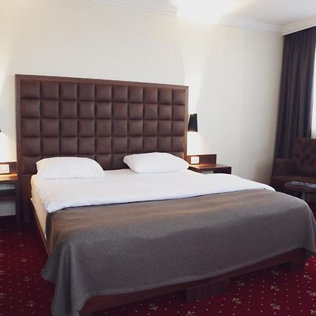 City Hotel Призрен Экстерьер фото