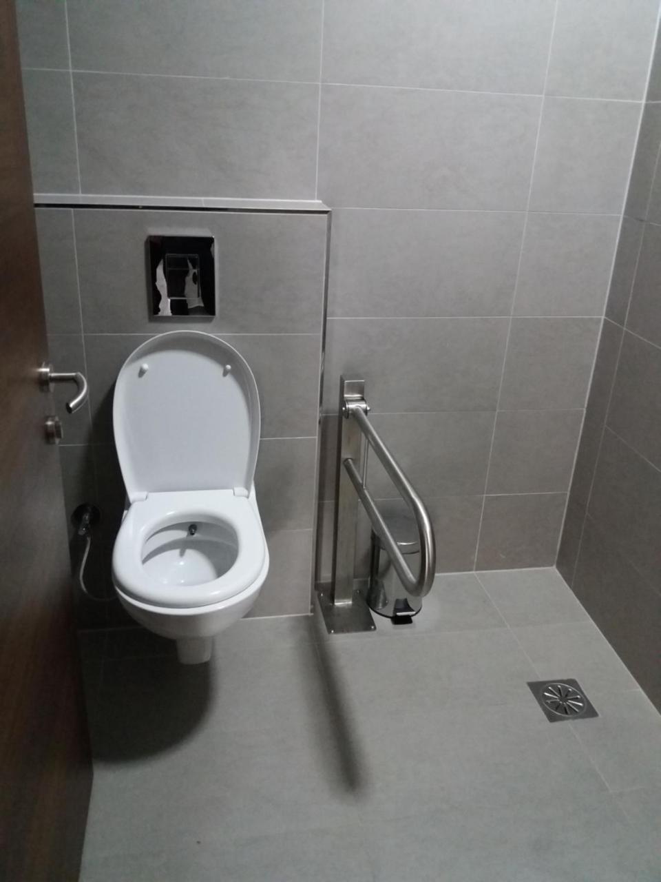 City Hotel Призрен Экстерьер фото