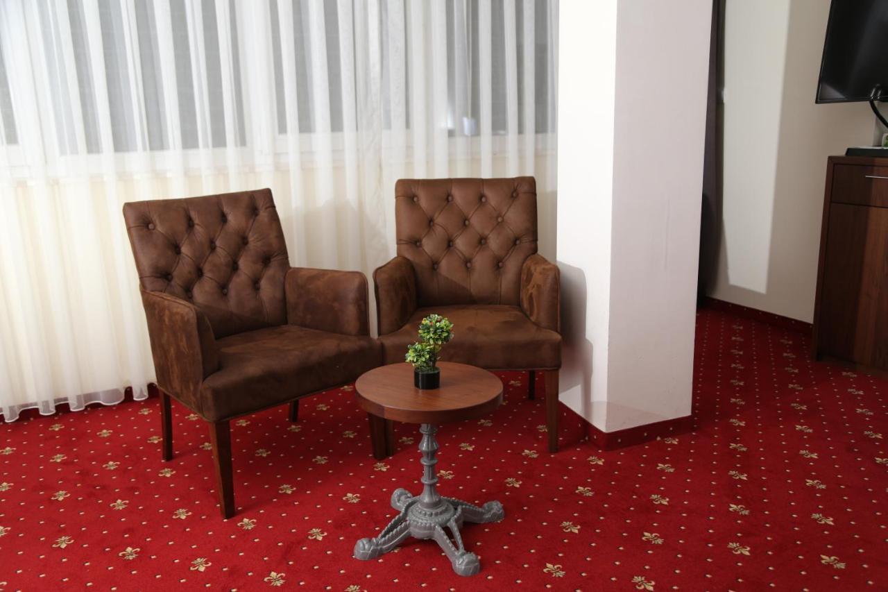 City Hotel Призрен Экстерьер фото