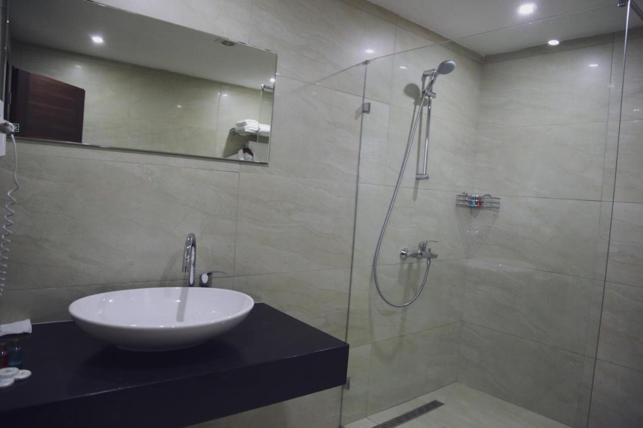 City Hotel Призрен Экстерьер фото