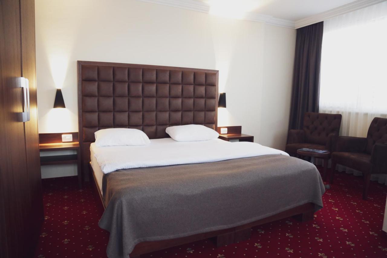 City Hotel Призрен Экстерьер фото