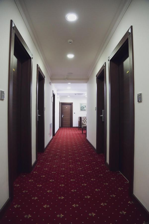City Hotel Призрен Экстерьер фото