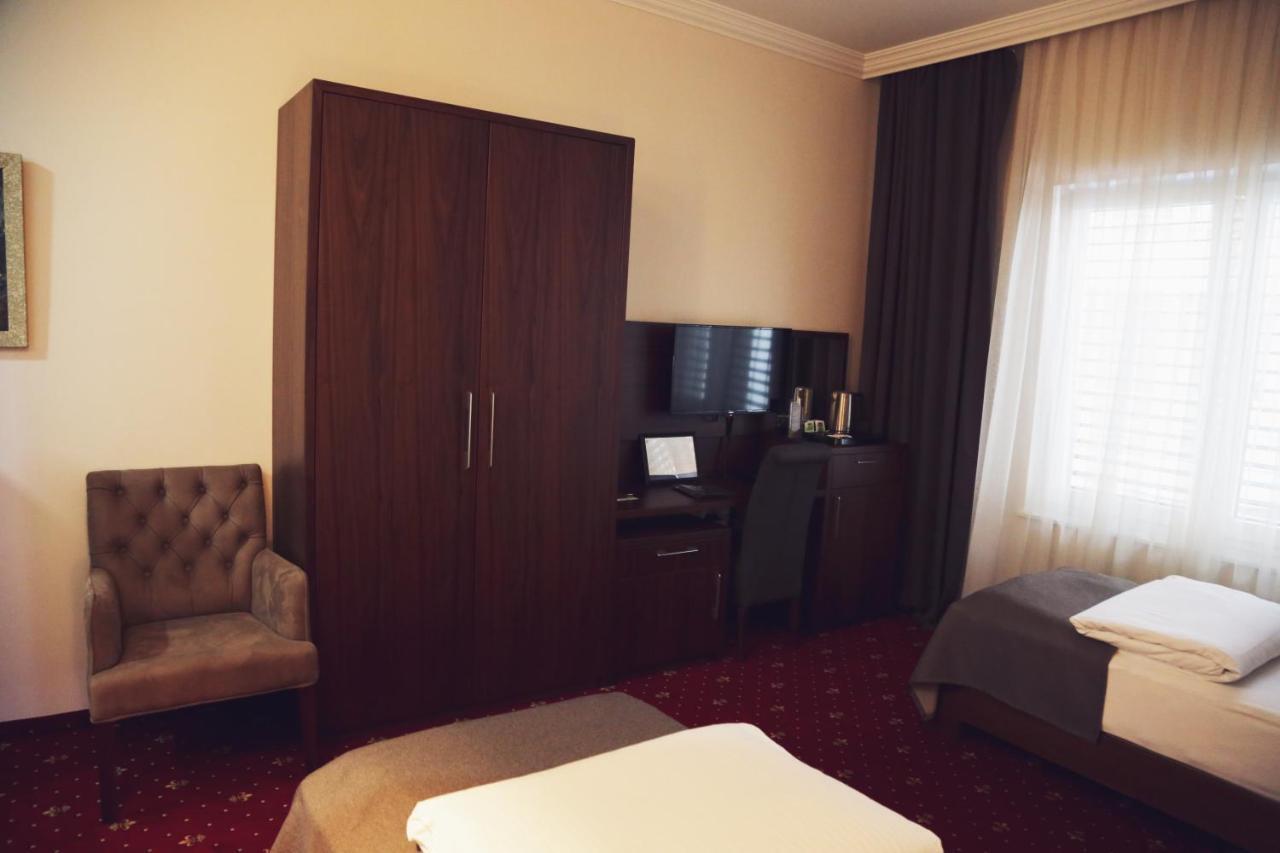 City Hotel Призрен Экстерьер фото