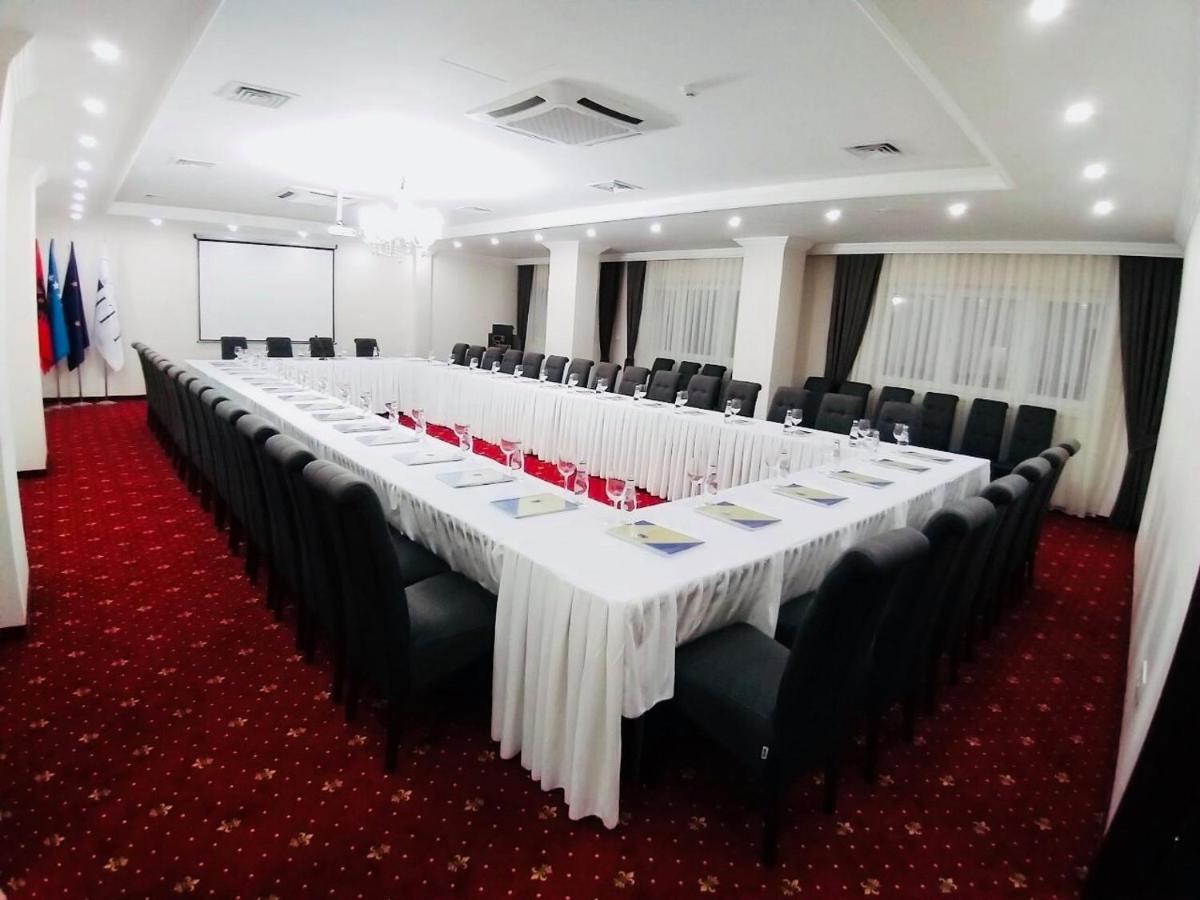 City Hotel Призрен Экстерьер фото