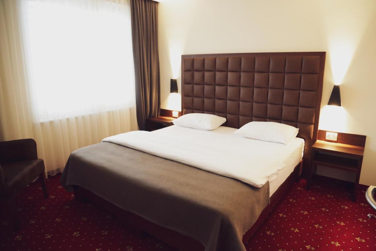 City Hotel Призрен Экстерьер фото